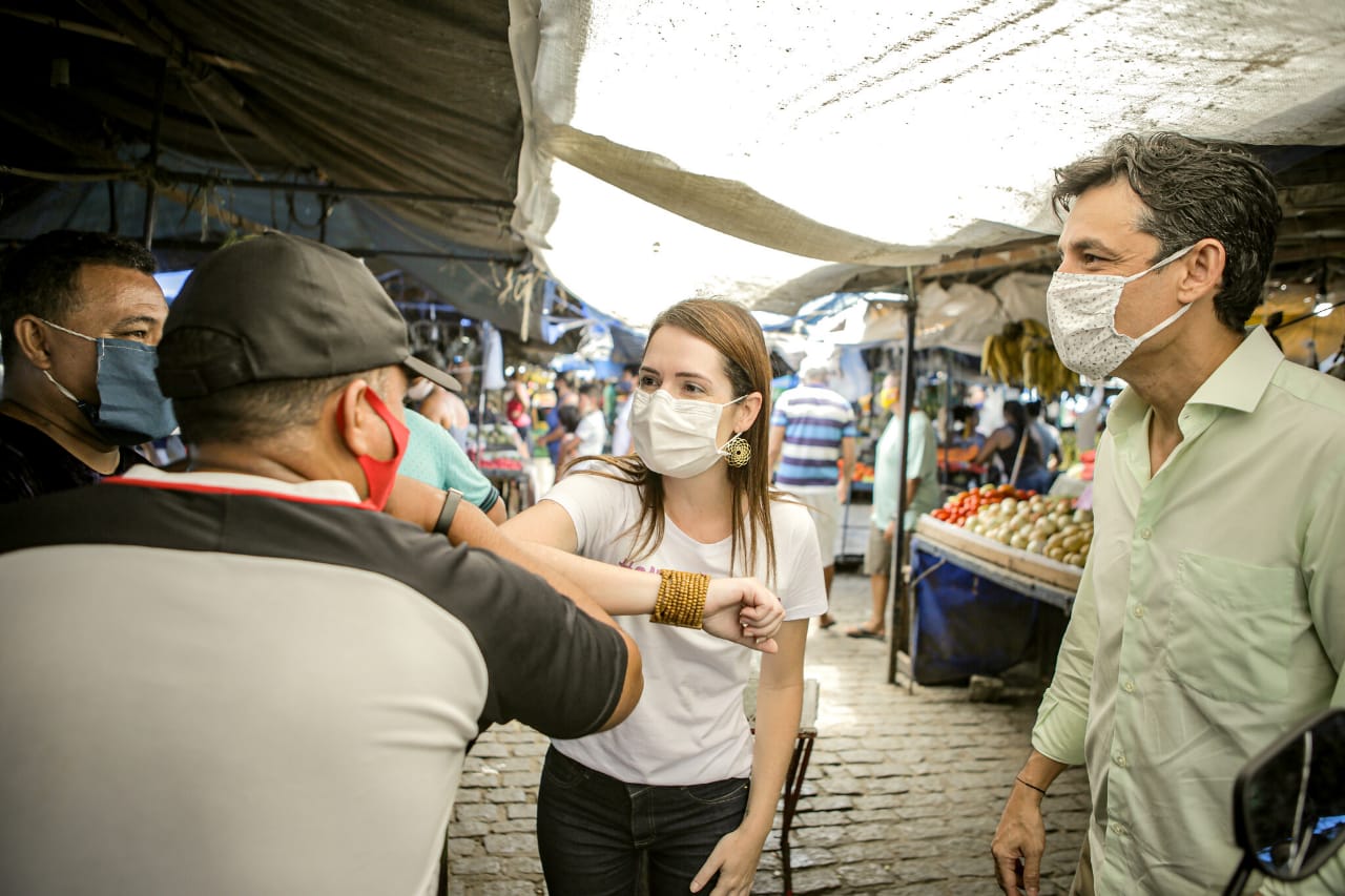 Delegada Patrícia faz caminhada no Mercado de Casa Amarela