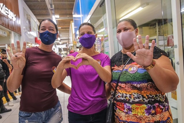 Raquel Lyra visita lojas do Parque 18 de Maio
