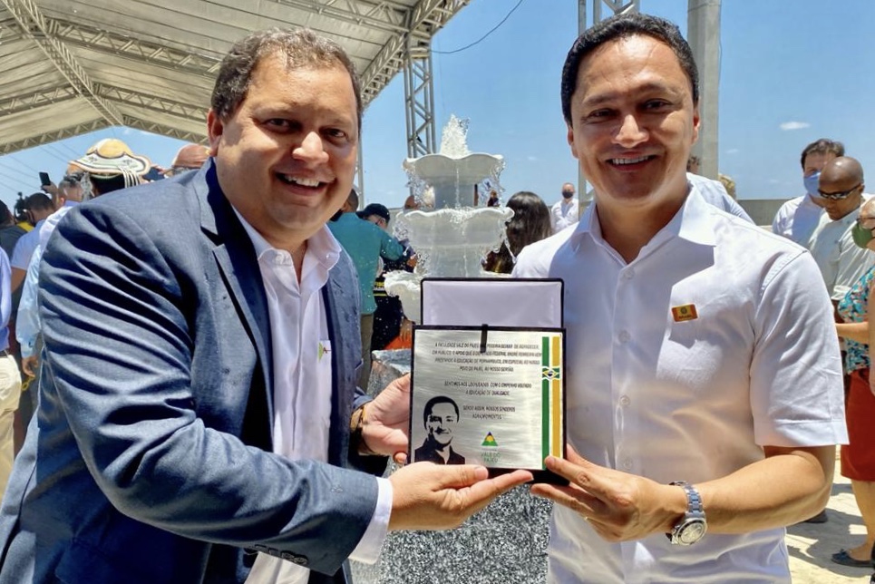 André Ferreira é homenageado durante visita de Bolsonaro