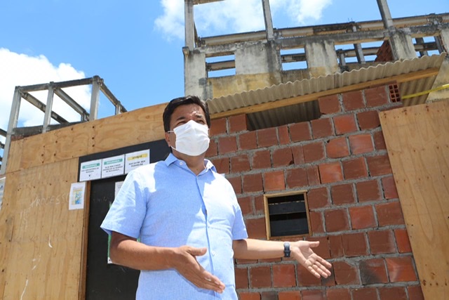 Mendonça diz que vai construir 10 mil moradias populares no Recife