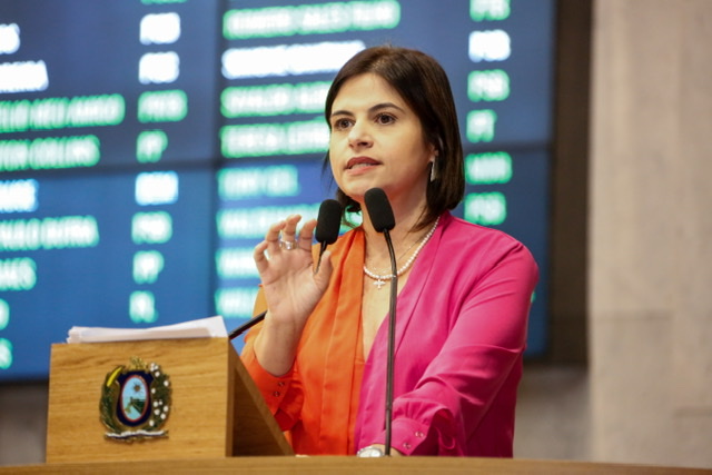 Priscila Krause rebates críticas de Alberto Feitosa a Mendonça Filho