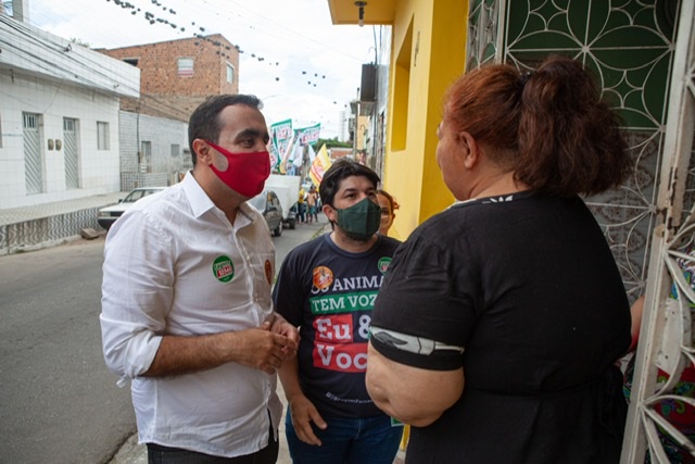 Marcelo Gomes realiza caminhada no Salgado