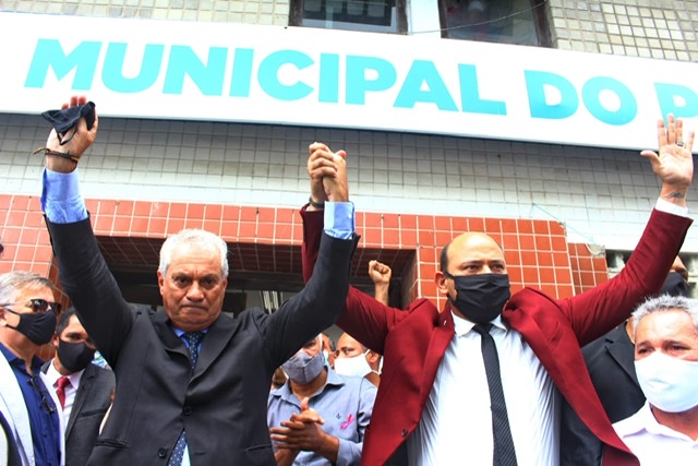 Jorge Carreiro reassume a Prefeitura de Paulista