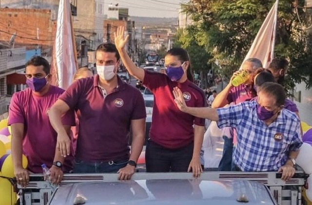 Raquel Lyra realiza carreata pelas ruas de Caruaru