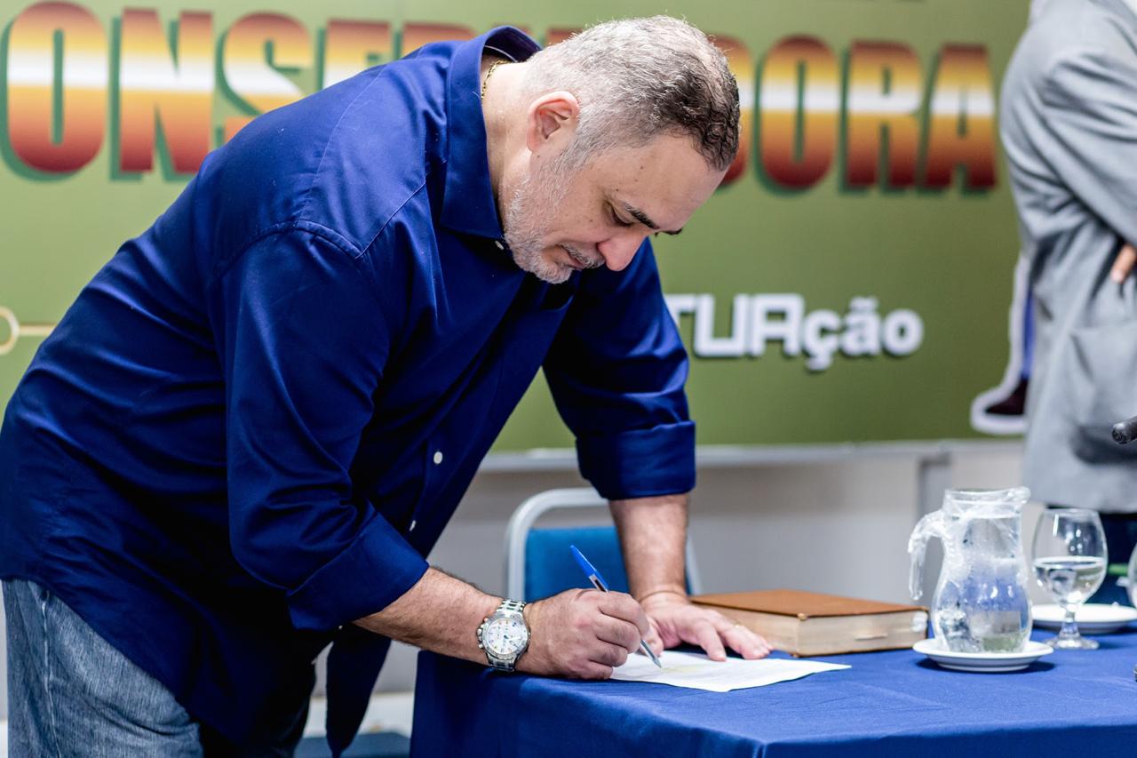 No Recife, Marco Aurélio recebe apoio de grupo conservador