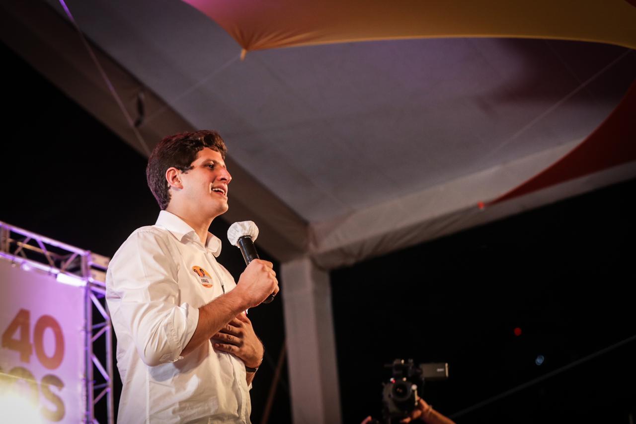 João Campos promete 50% dos cargos de liderança para mulheres