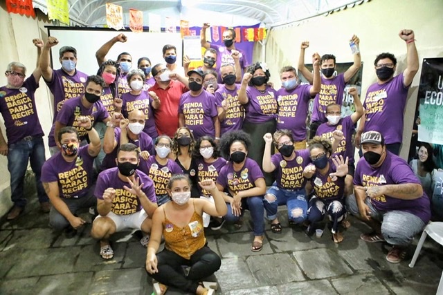 PSOL entrega proposta de renda básica para o Recife