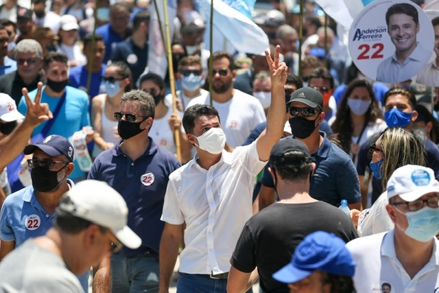 Anderson Ferreira lidera caminhada em Cajueiro Seco