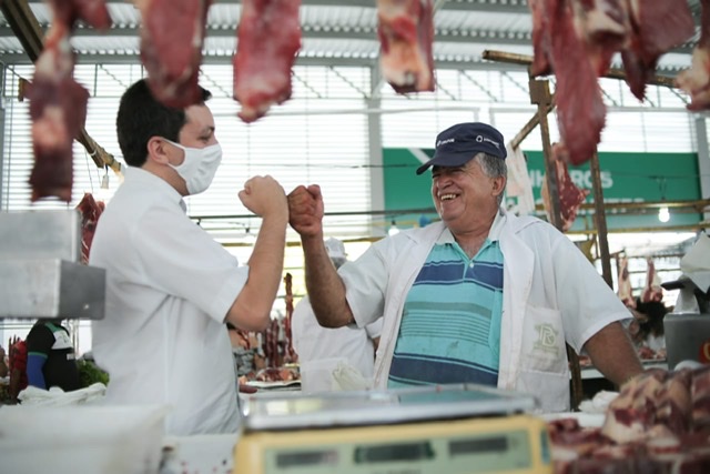 Raffiê visita Feira da Boa Vista e apresenta propostas para a saúde