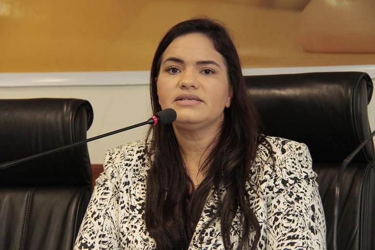 Michelle Collins pode ser multada se mentir novamente sobre Marília