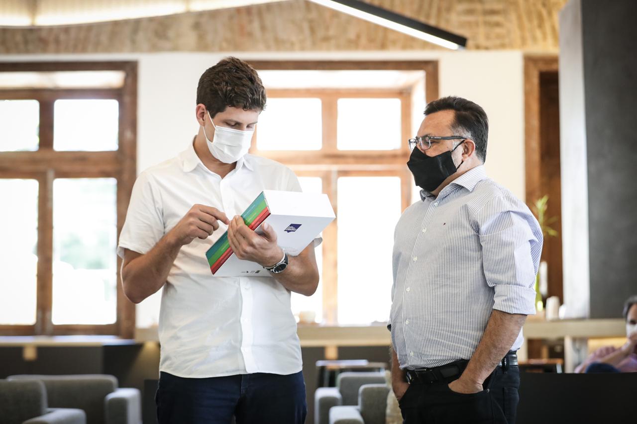 Na Unicap, João Campos discute propostas urbanísticas para o Recife