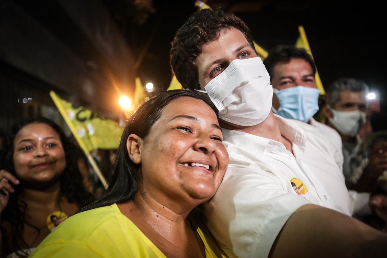 João Campos é recebido com festa em Afogados e nos Torrões