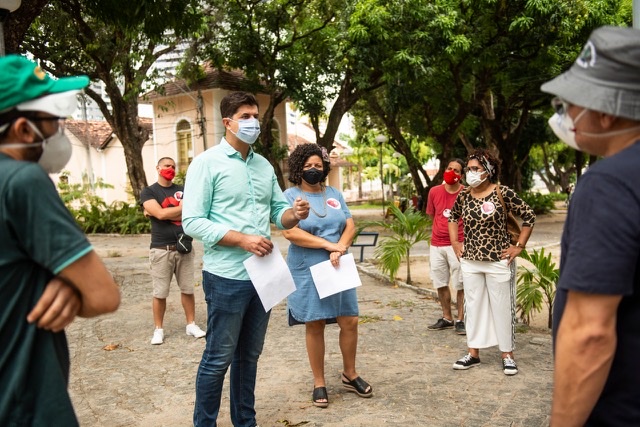 João Arnaldo conversa com ambientalistas no Sítio da Trindade