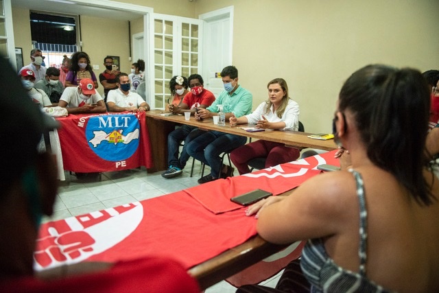 Marília Arraes recebe apoio de movimentos de luta por moradia