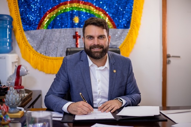 Gustavo Gouveia destina emenda para auxiliar na saúde de Salgadinho