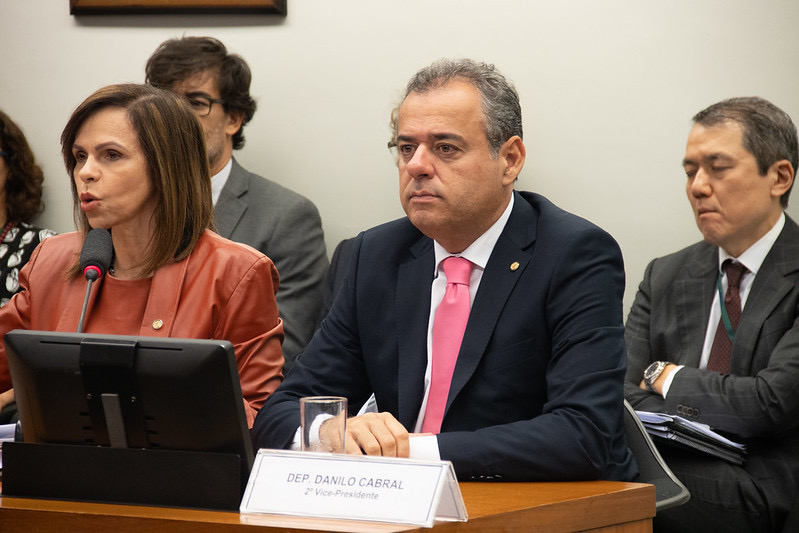 Danilo Cabral busca anular portaria que tira recursos do Fundeb