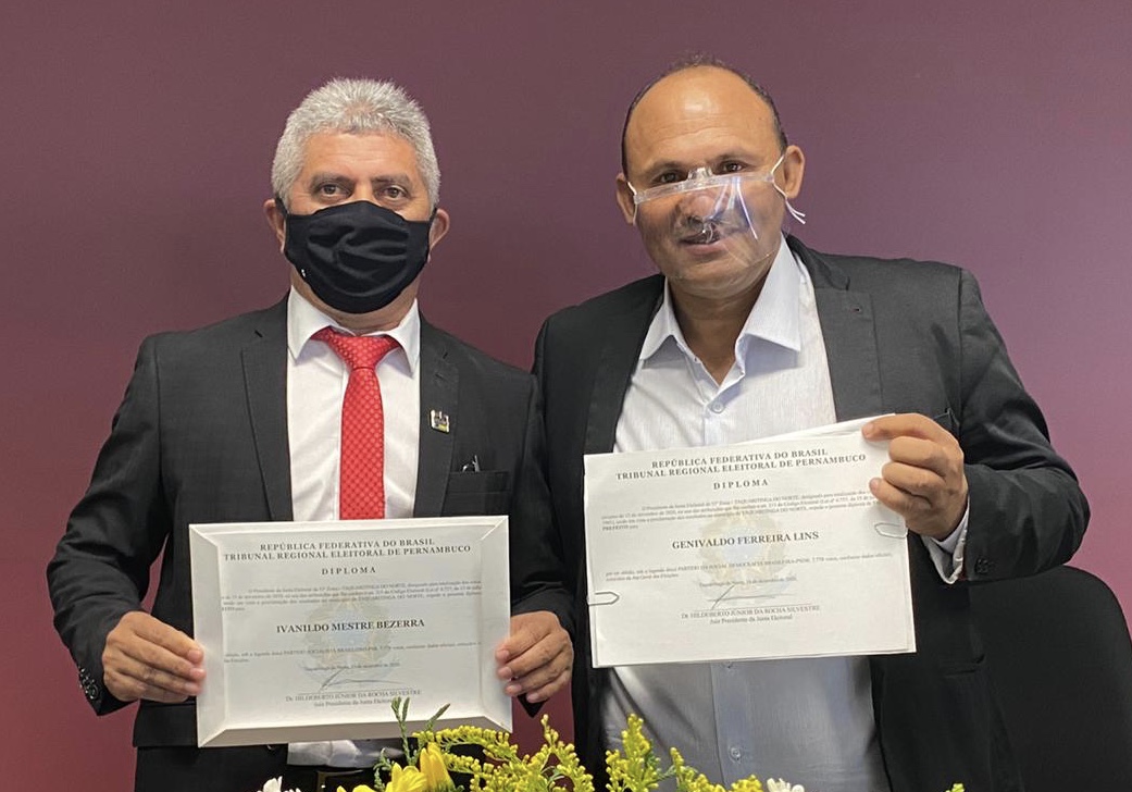 Lero e Gena são diplomados em Taquaritinga do Norte