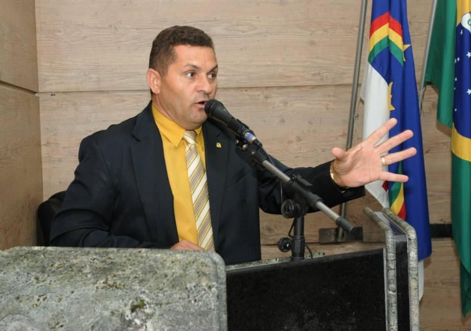 Carlinhos da Ceaca apresenta melhoras e sai da intubação