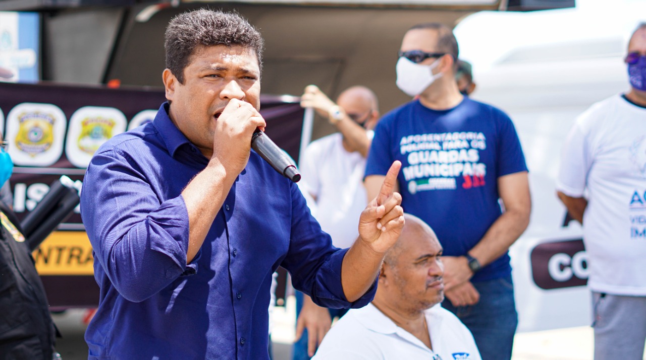 Policiais realizam ato no Recife