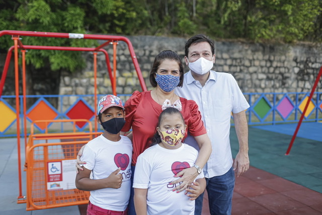 Geraldo entrega parque infantil inclusivo no Recife