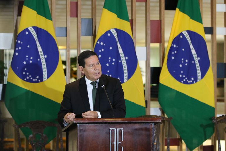 Hamilton Mourão testa positivo para Covid-19