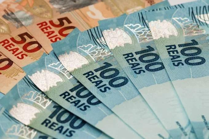 Salário mínimo em 2021 será de R$ 1.100