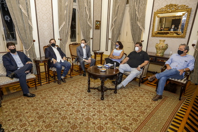 Paulo Câmara recebe Rodrigo Maia e Baleia Rossi no Palácio