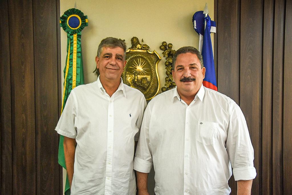 Marinaldo debate prioridades da gestão com Eriberto Medeiros