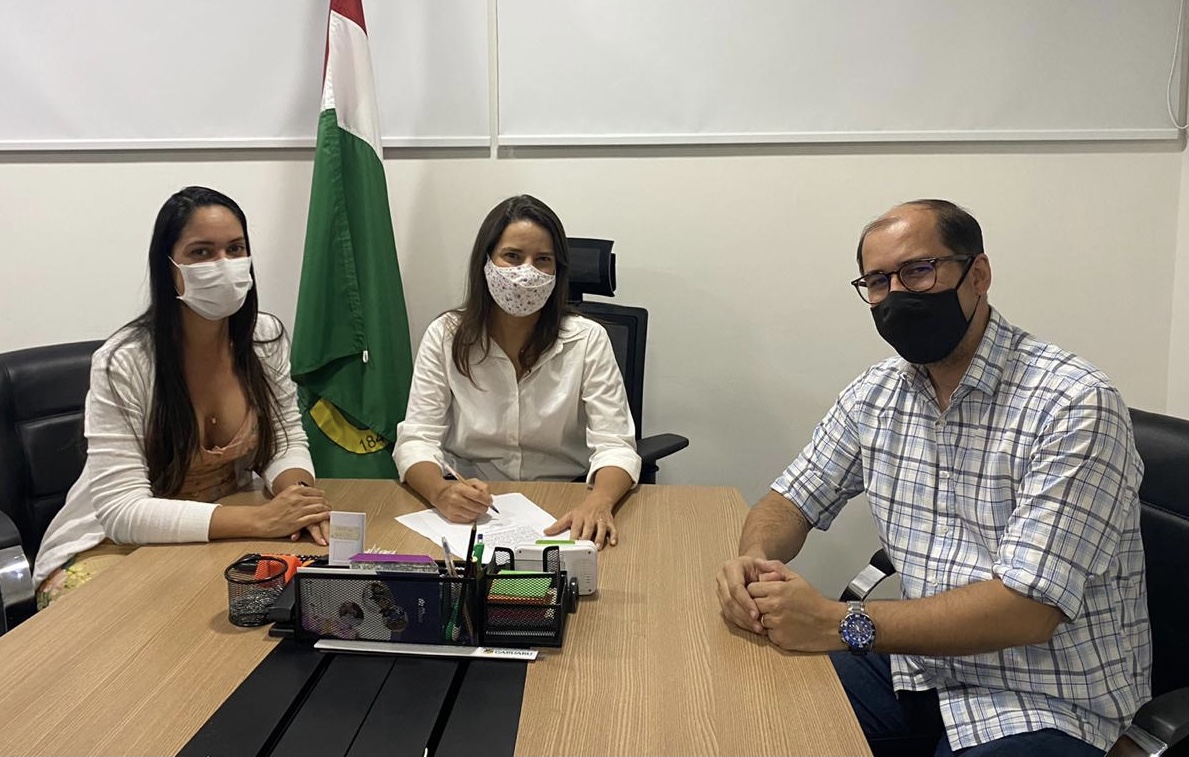 Raquel assina edital para construção de nova creche em Caruaru