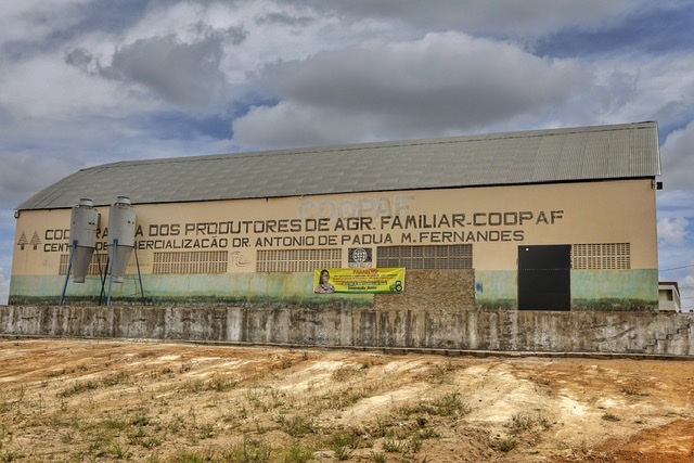 Governo entrega unidade de beneficiamento de grãos em São João