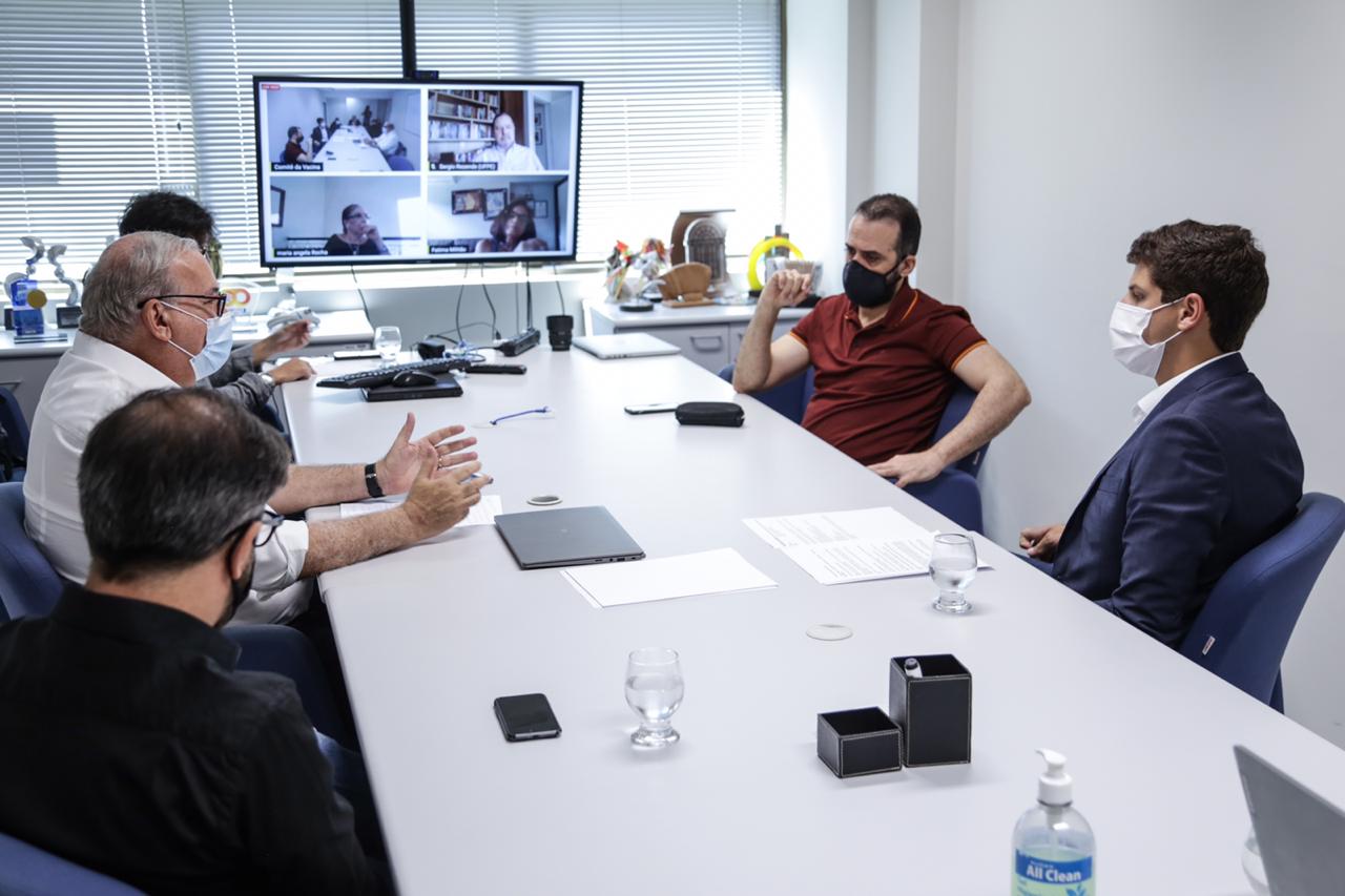 João Campos realiza primeira reunião com Comitê de Vacina