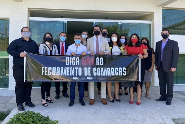 OAB Caruaru realiza protesto contra o fechamento de comarcas