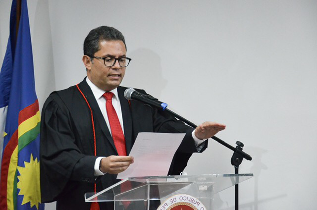 Paulo de Freitas toma posse como procurador-geral de Justiça
