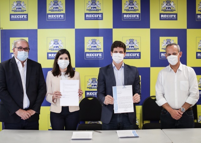 João Campos formaliza intenção de compra da CoronaVac