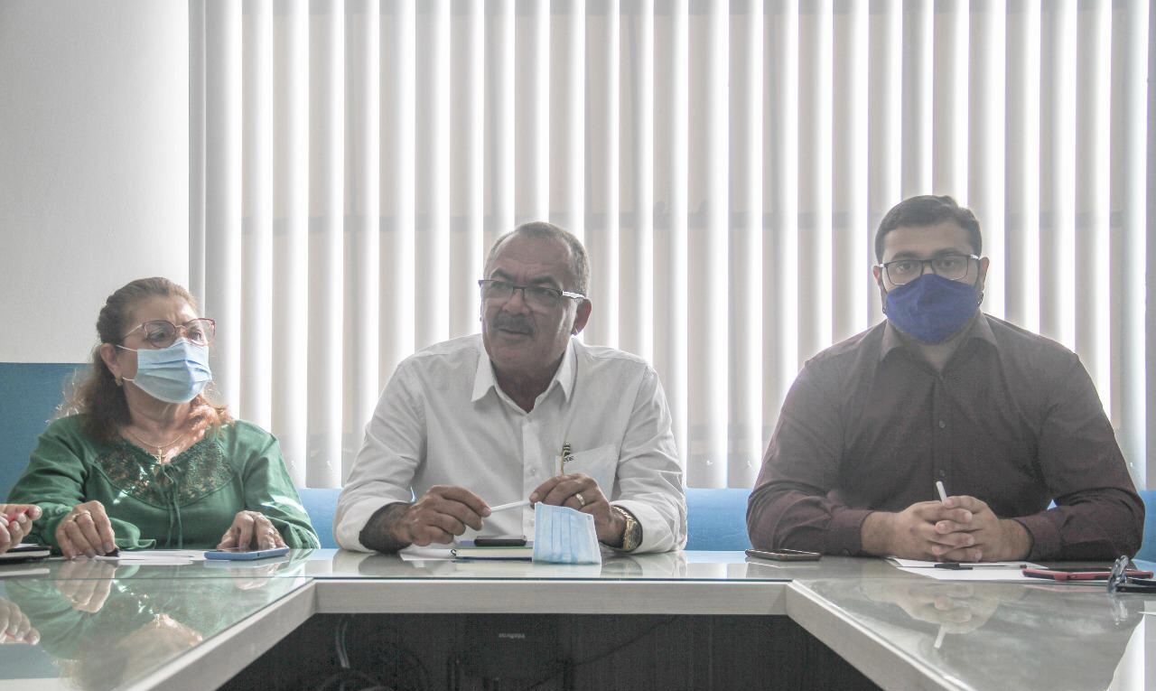 Prefeito de Agrestina realiza primeira reunião com secretariado