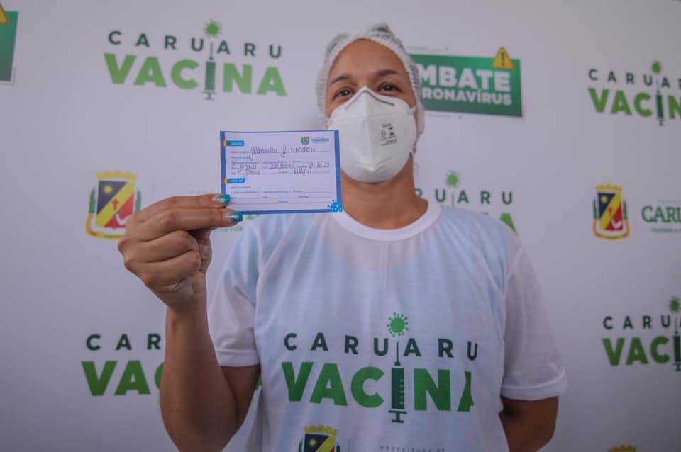Confira quem é a primeira pessoa vacinada em Caruaru