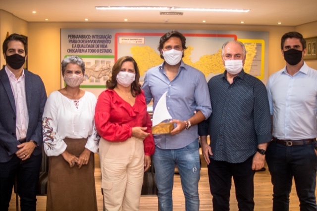 Rodrigo Novaes recebe prefeita de Ipojuca no seu gabinete