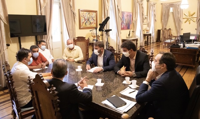 Gustavo Gouveia apresenta pedidos ao governador do estado