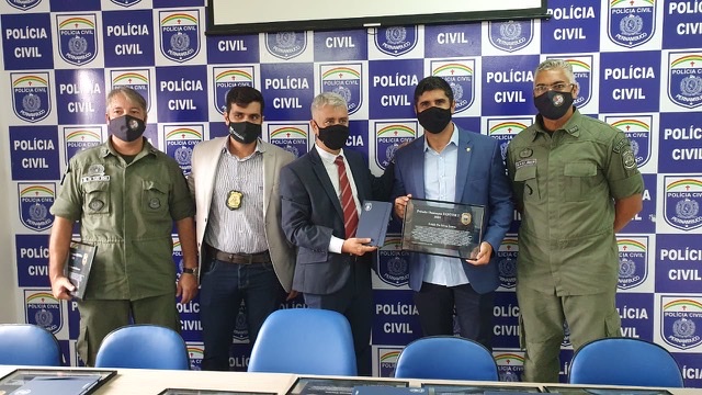 Lessa é homenageado pela Civil