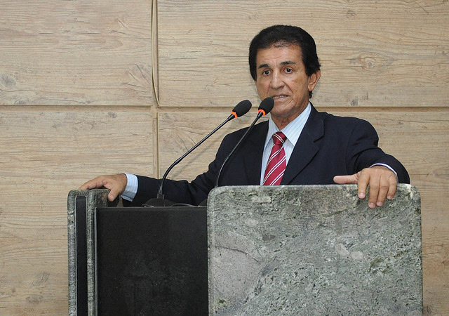 Vereador diz que vai “tocar fogo” em pneus para ser atendido