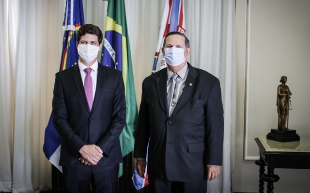 João Campos visita Tribunal de Justiça de Pernambuco