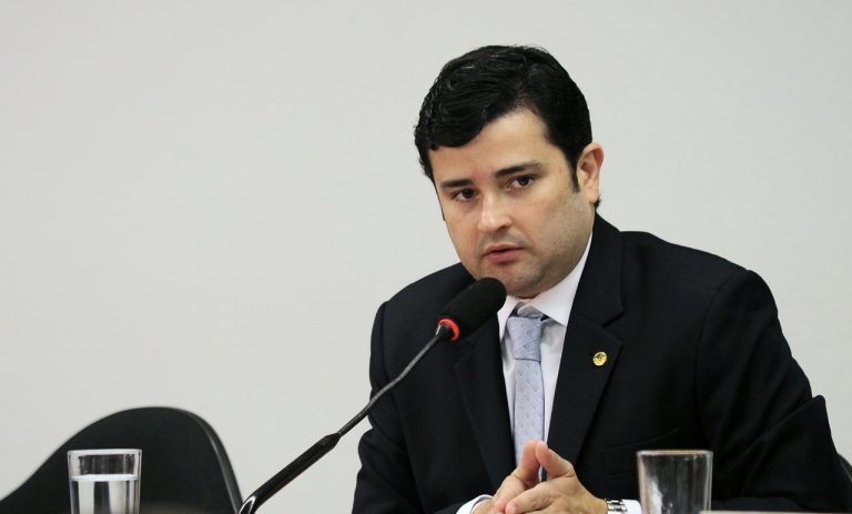Deputado aciona TCU contra reajuste nos planos de saúde