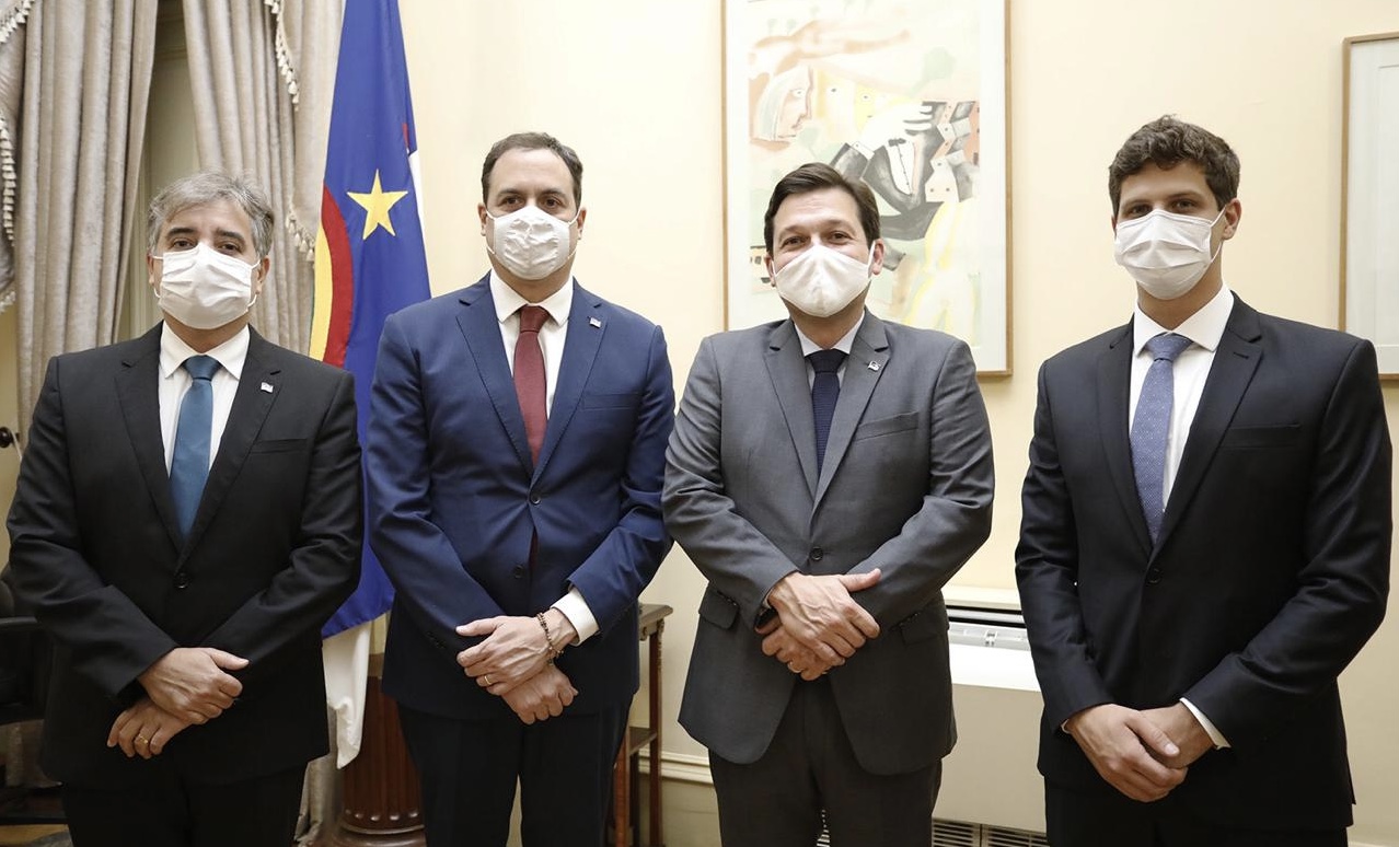 Paulo Câmara empossa novos secretários