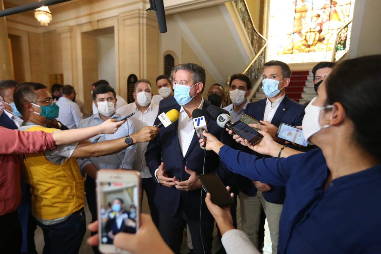 Em busca de votos, Arthur Lira cumpre agenda em Pernambuco