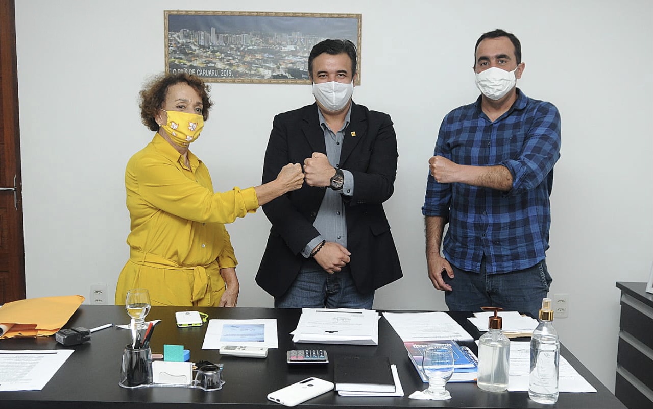 Laura visita Câmara de Caruaru e prega diálogo entre os poderes