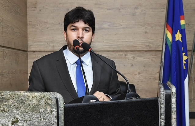 Líder da oposição se solidariza com servidores exonerados em Caruaru