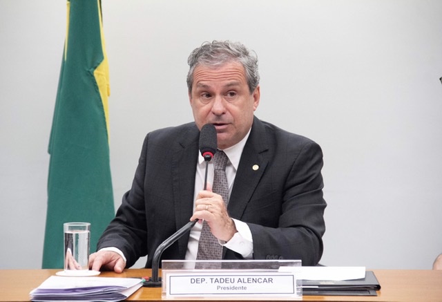 Tadeu Alecar pede volta dos trabalhos no Congresso Nacional