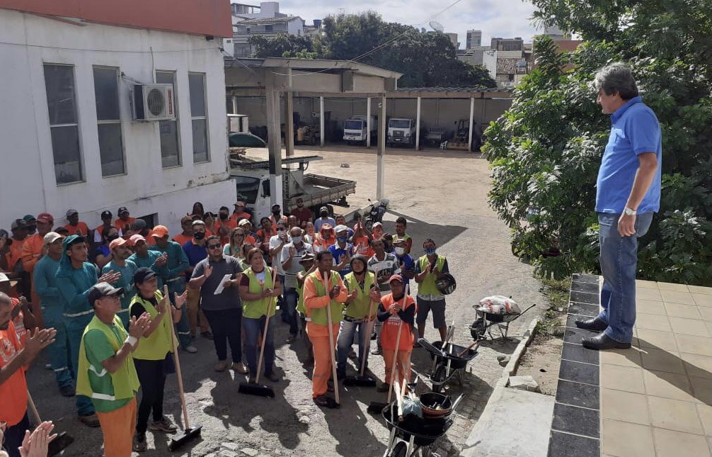 Em Belo Jardim, Gilvandro comanda mutirão de limpeza na cidade