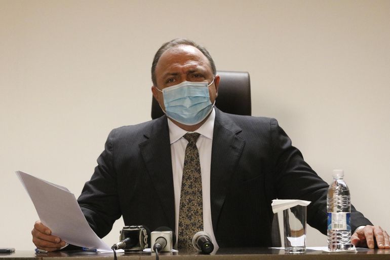 Ministro da Saúde antecipa início da vacinação para hoje