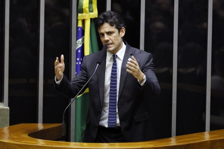 Daniel solicita sessão solene em homenagem a Tarcísio Pereira